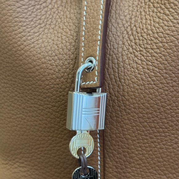 Picotin 22 brand new (gold/phw)
Full set with receipt Hermes’ (SOLD) - Picture 11 of 11